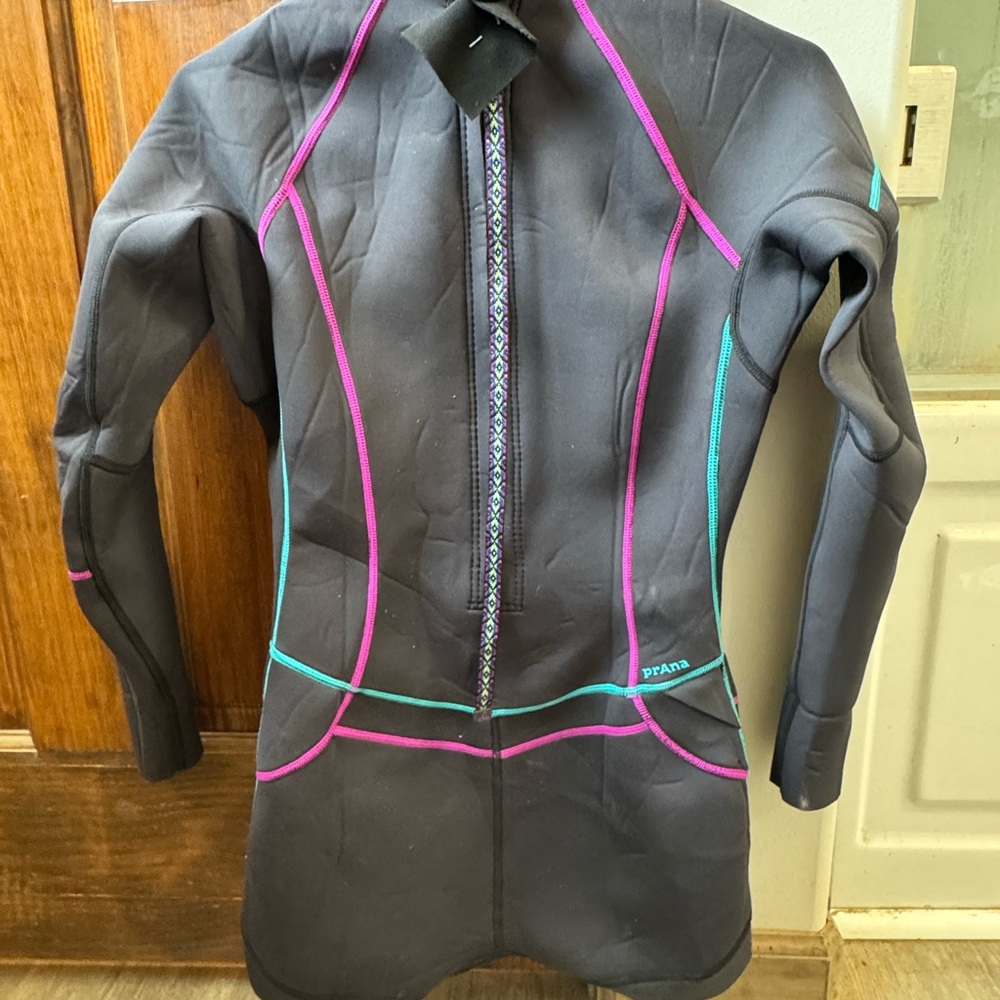 Prana Black Wetsuit with Pink Trim - Picture 2 of 4